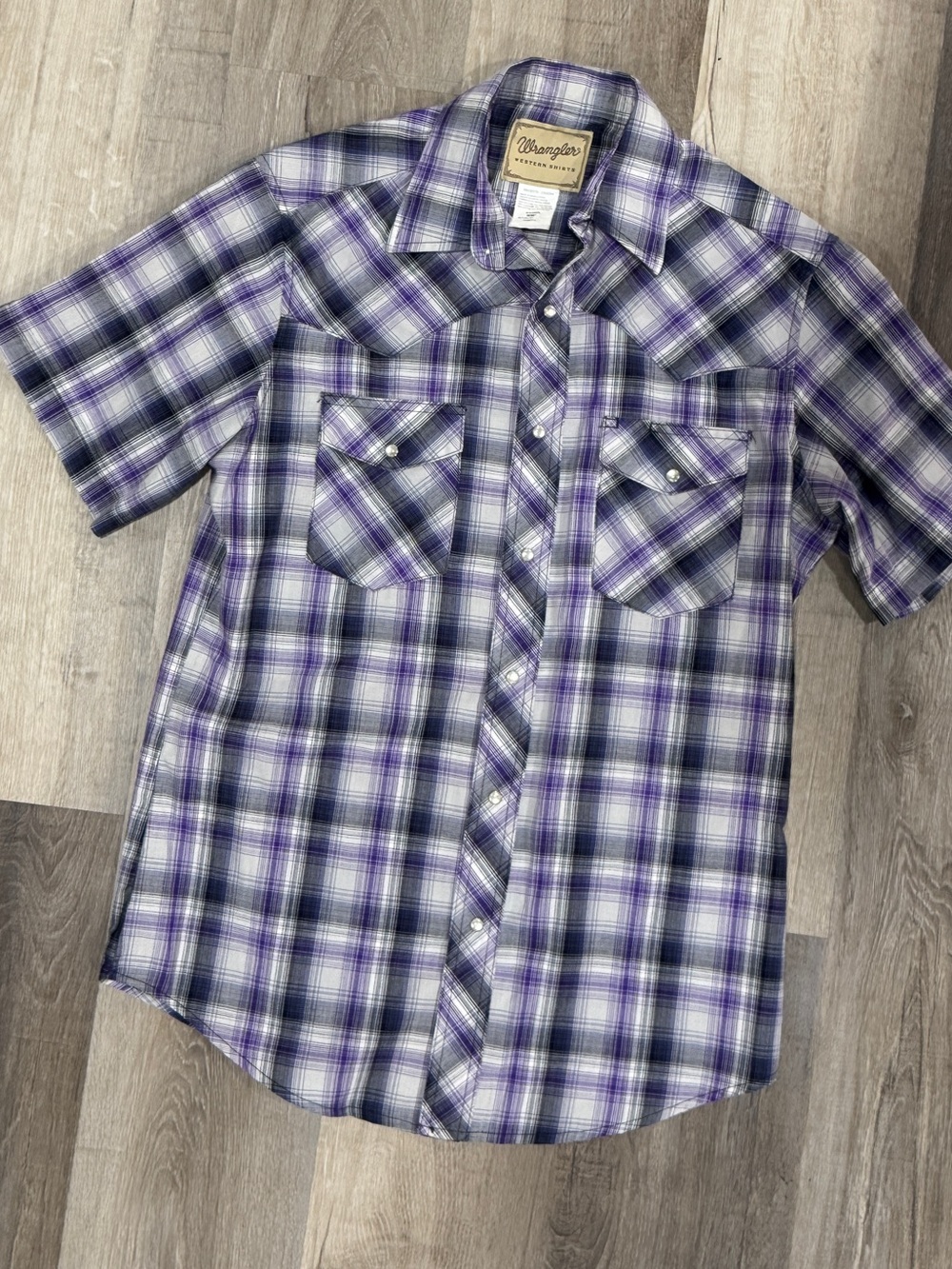 Vtg Wrangler Purple and White Plaid Short Sleeve Button-Down Shirt - Picture 8 of 8
